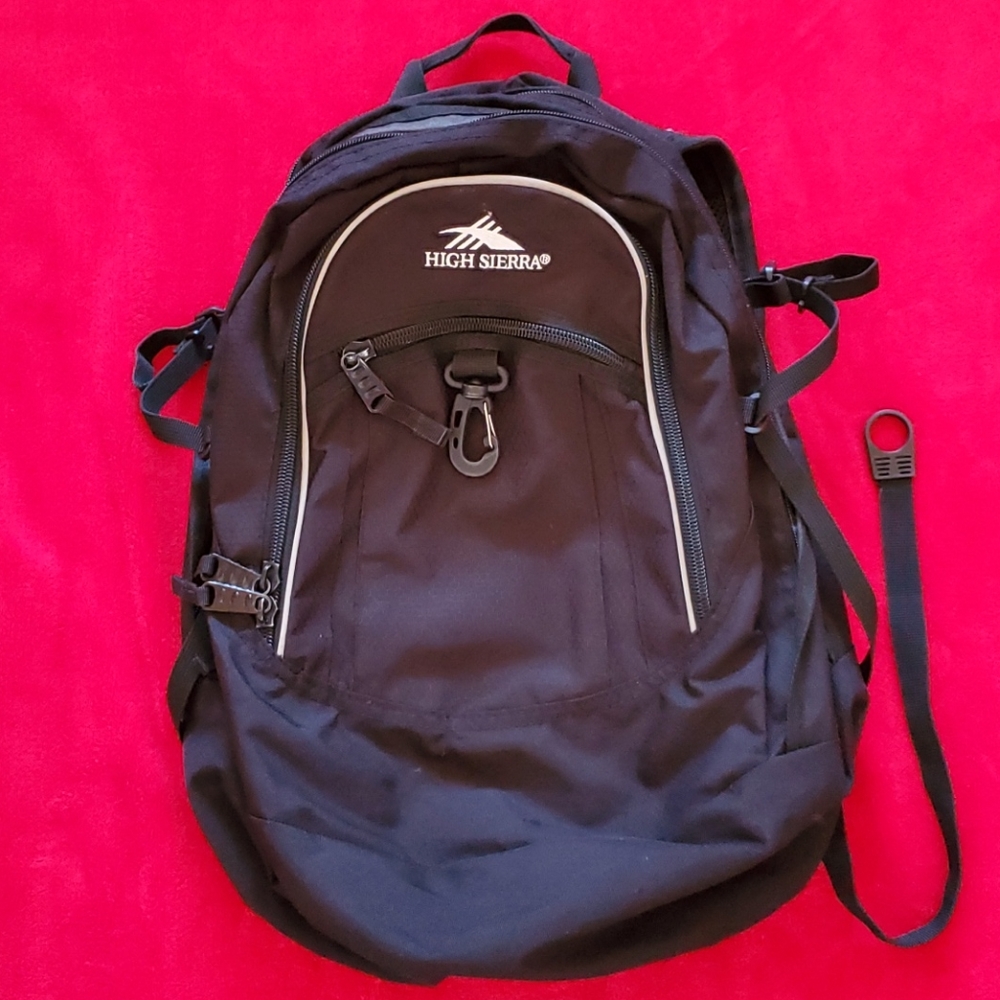 HIGH SIERRA 4 zipper pockets.
